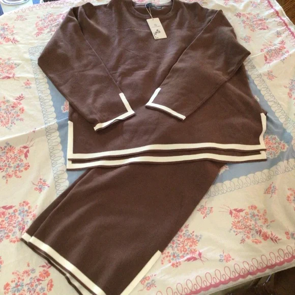 Women’s 2 piece pants and sweater set NWT - Picture 1 of 16